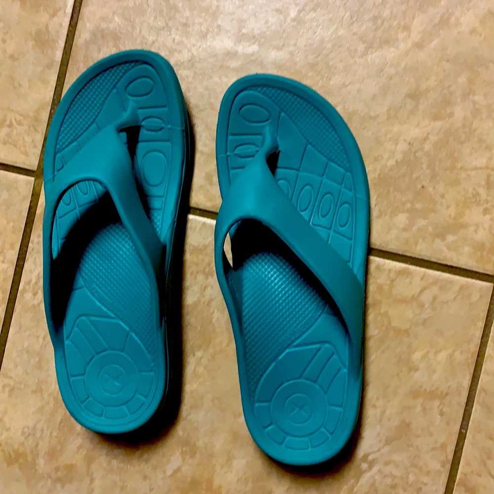 Aetrex Orthotic aqua color very comfortable Material light weight good Flip Flop